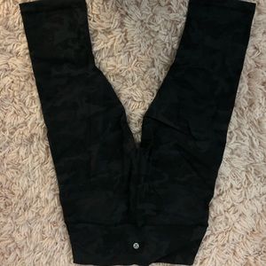 CAMO LULU LEGGINGS!! WUNDER UNDER HIGH RISE 1/2